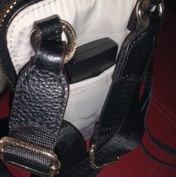 AIMEE KESTENBERG Marble 'Just Saying' Crossbody - Picture 6 of 14